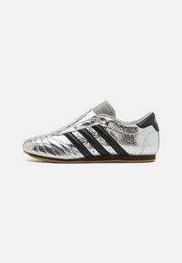 Кеды без шнуровки Кеды без шнуровки