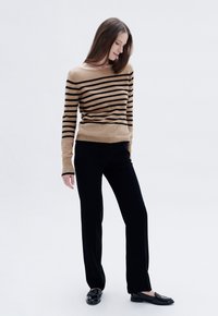 Пуловер в полоску Пуловер в полоску