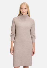 Вязаное платье Вязаное платье