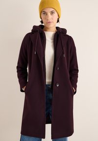 Короткое пальто Короткое пальто