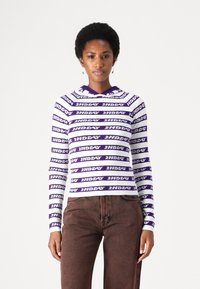 Пуловер в полоску Пуловер в полоску