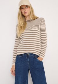 Пуловер в полоску Пуловер в полоску