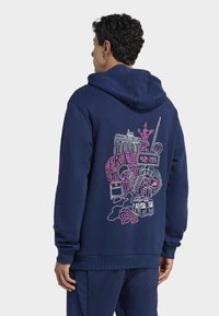 Спортивная кофта Спортивная кофта