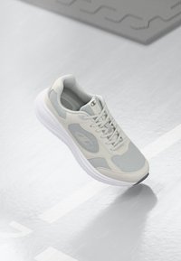 Тренировочные кроссовки Тренировочные кроссовки