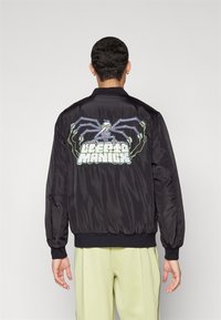 Куртка бомбер Куртка бомбер