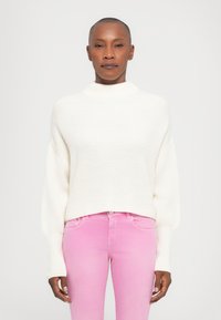 Пуловер Пуловер