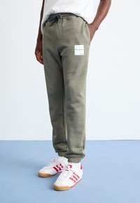 Спортивные штаны Спортивные штаны