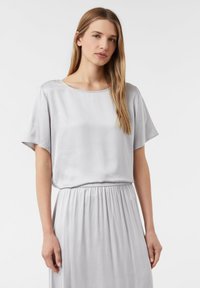 Атласная блузка Атласная блузка