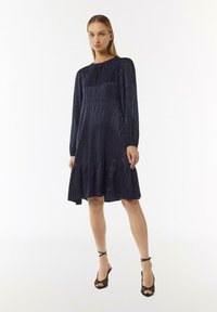 Платье Платье