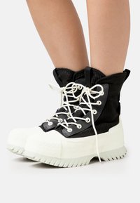 Ботинки на шнуровке Ботинки на шнуровке