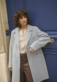 Шерстяное пальто Шерстяное пальто