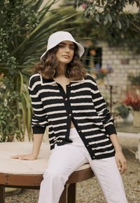 Вязаная кофта Вязаная кофта