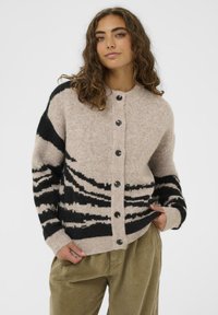 Жаккардовая вязаная кофта Жаккардовая вязаная кофта