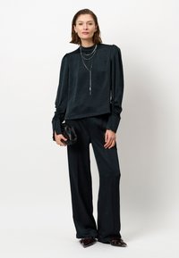 Атласная блузка Атласная блузка