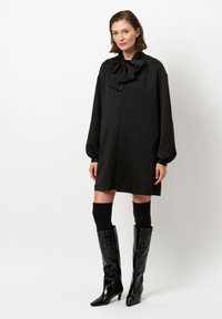 Короткое платье Короткое платье