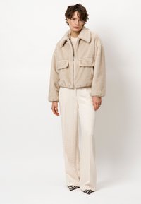 Широкие брюки Широкие брюки