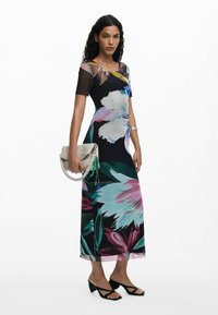 Платье футляр Платье футляр