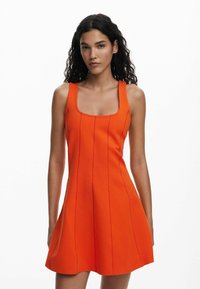 Короткое платье Короткое платье