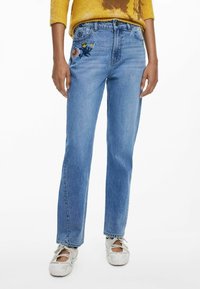 Прямые джинсы Прямые джинсы