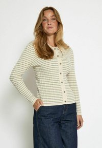 Жилет Жилет