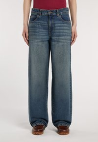 Свободные джинсы Свободные джинсы