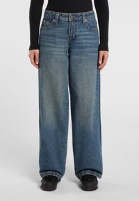 Свободные джинсы Свободные джинсы