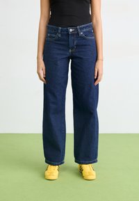 Джинсы Джинсы