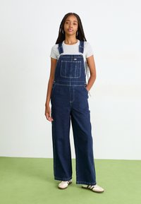 Джинсовый комбинезон Джинсовый комбинезон