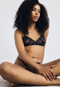 Стринги Стринги