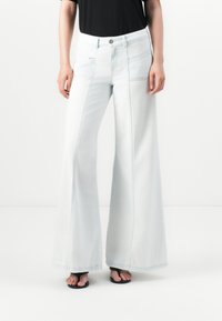 Джинсы Джинсы