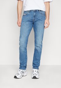 Узкие джинсы Узкие джинсы