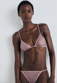 Бюстгальтер Бюстгальтер