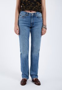 Прямые джинсы Прямые джинсы