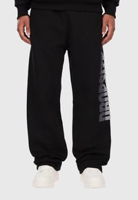 Спортивные штаны Спортивные штаны