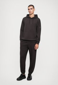 Спортивная толстовка Спортивная толстовка