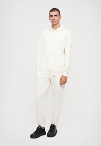 Спортивная толстовка Спортивная толстовка