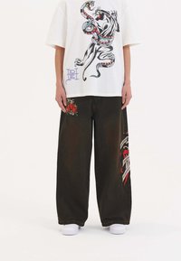 Клешеные джинсы Клешеные джинсы