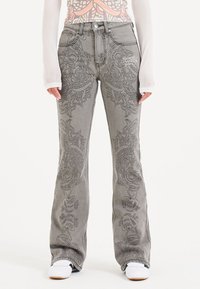 Клешеные брюки Клешеные брюки