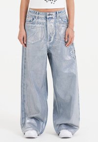 Свободные джинсы Свободные джинсы