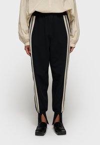 Спортивные штаны Спортивные штаны