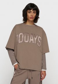 Футболка Футболка