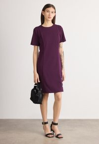 Платье футляр Платье футляр