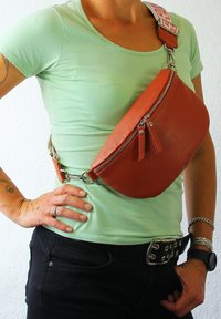 Сумка на пояс Сумка на пояс