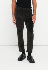 Вельветовые брюки Вельветовые брюки