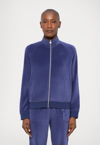 Спортивная толстовка Спортивная толстовка