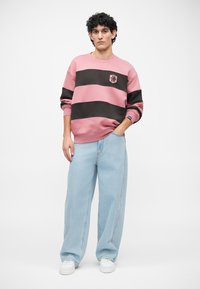 Спортивная толстовка Спортивная толстовка