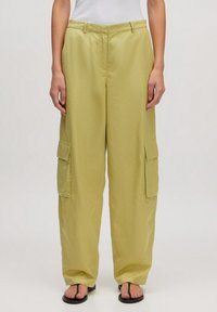 Брюки с накладными карманами Брюки с накладными карманами