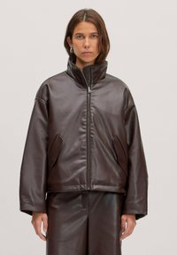 Кожаная куртка Кожаная куртка