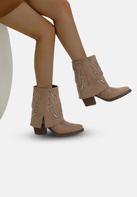 Ковбойские сапоги Ковбойские сапоги