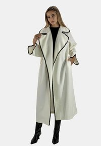 Шерстяное пальто Шерстяное пальто